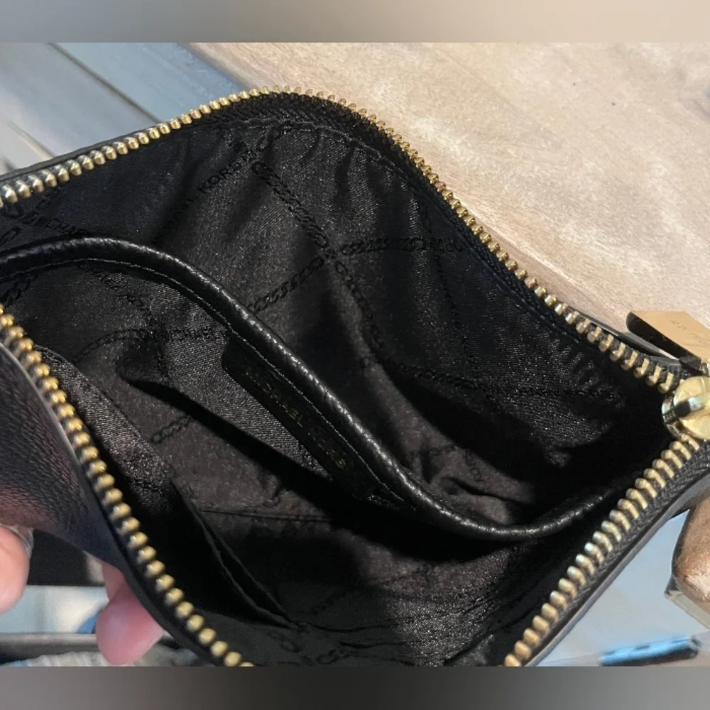Michael Kors Black Pebbled Leather Large Jet Set Wristlet Like‎ New